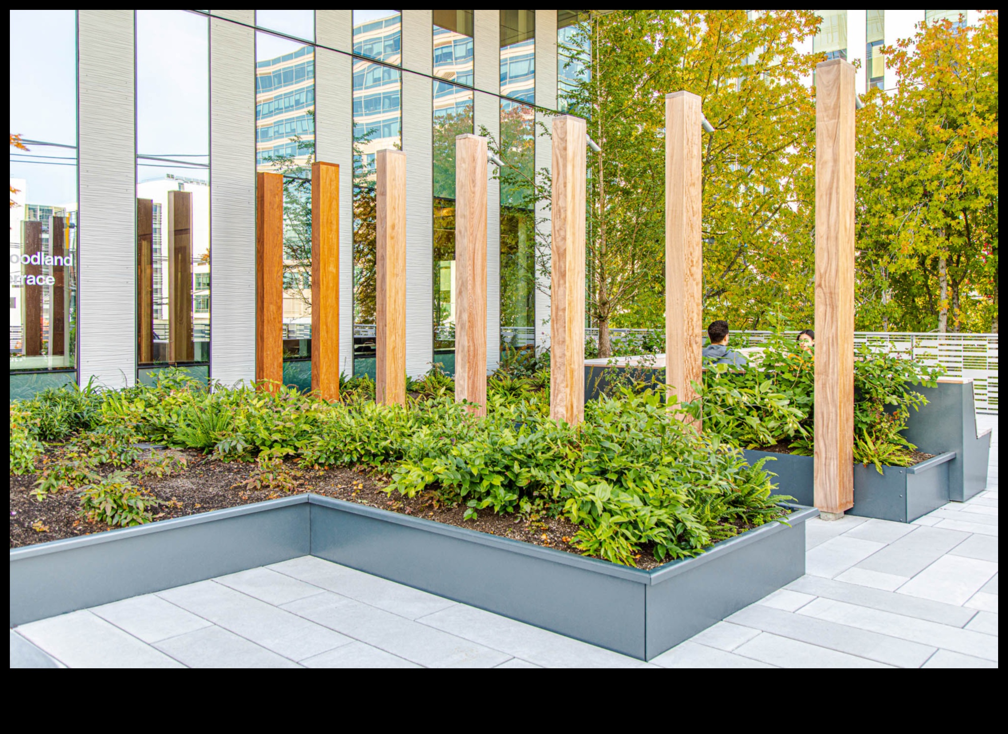 כיצד אלמנטים אדריכליים שונים תורמים למשמעות ההיסטורית של נופים?