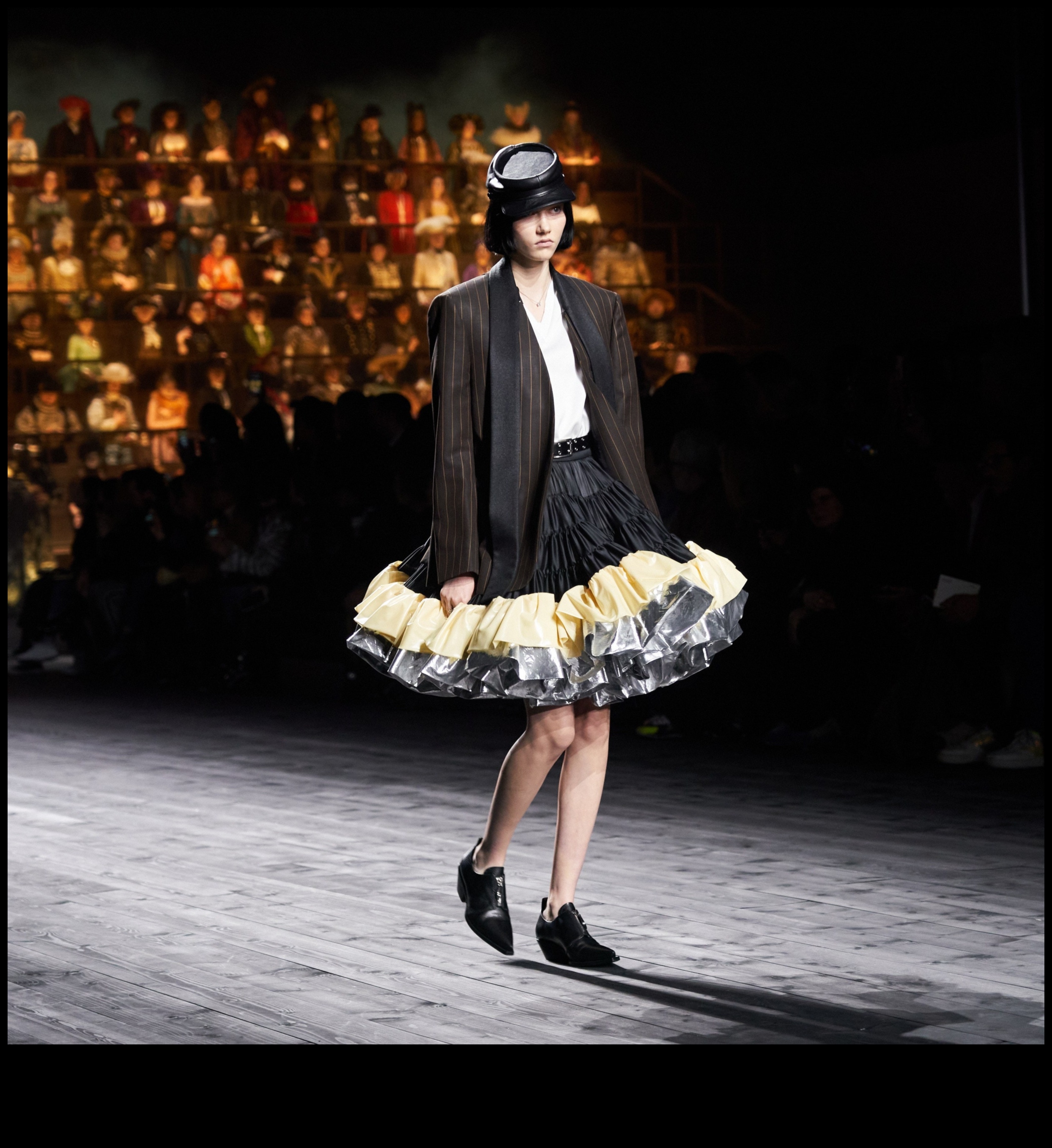 אלוהות דיגיטלית: ניווט בקוסמוס הסייבר של האופנה