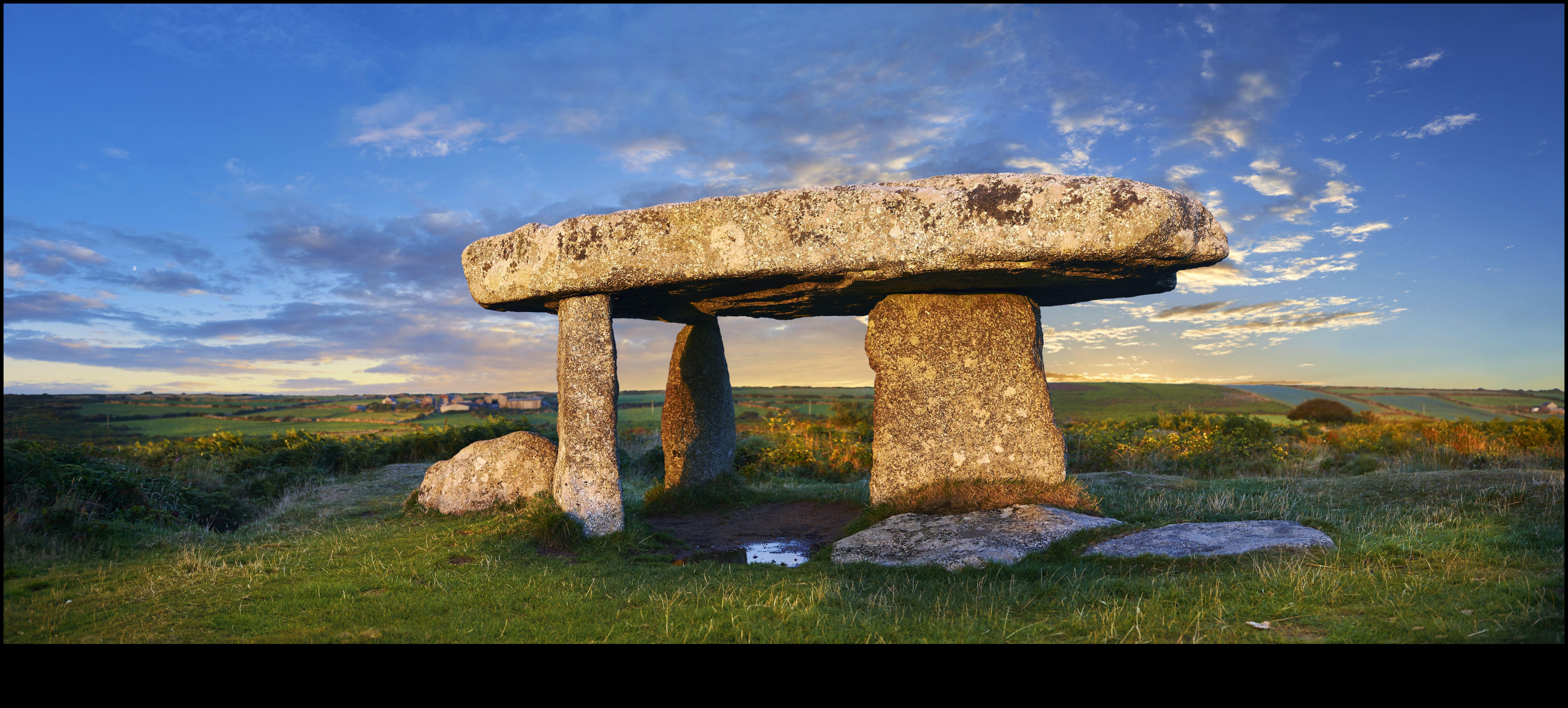 אבנים רוחניות: יסודות קדושים באמנות הסלע הפרהיסטורית