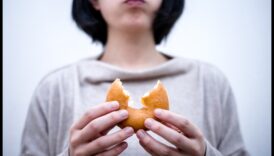 דיאטות לטווח קצר והקשר לאכילה רגשית