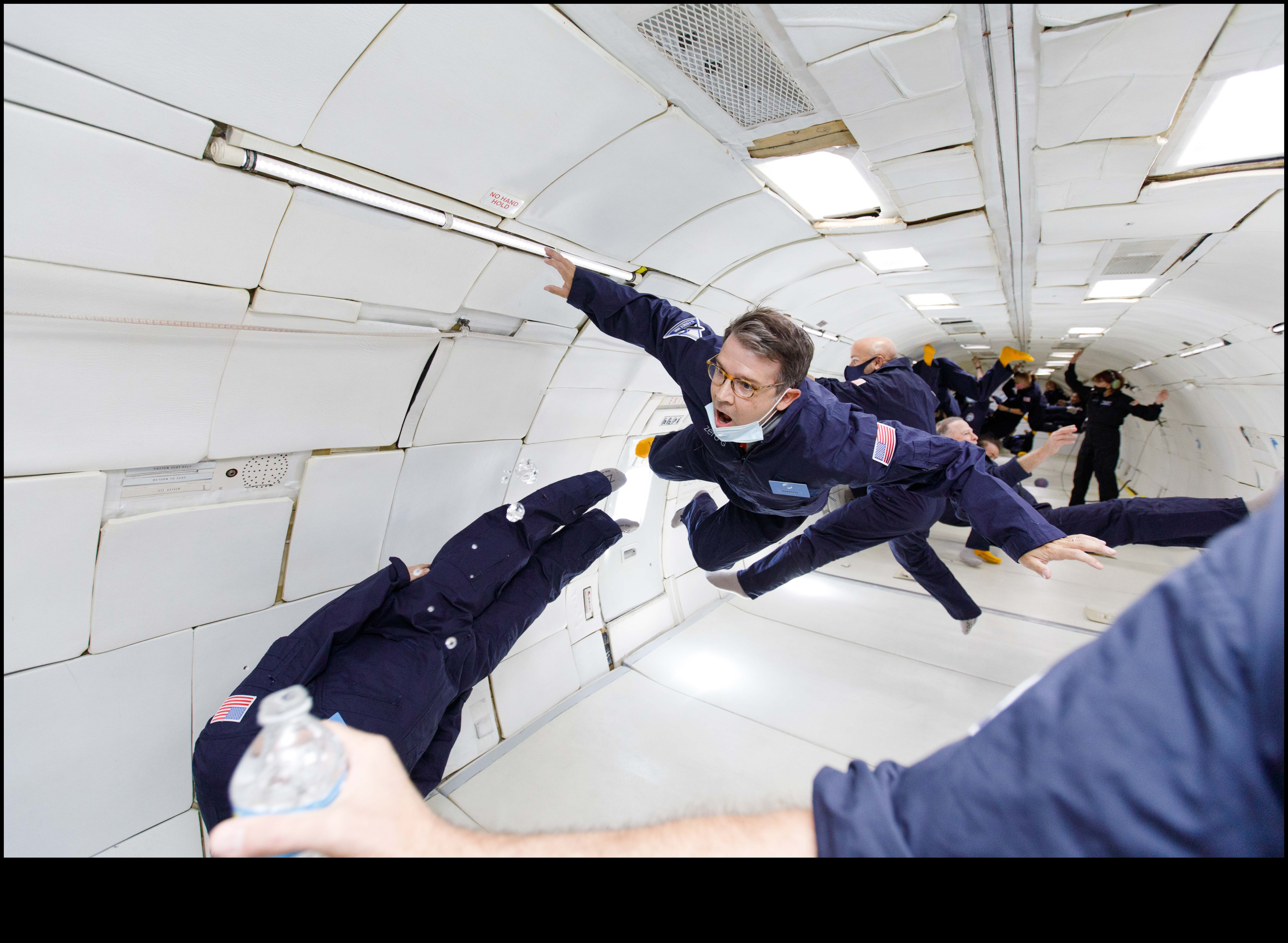 מסעות ללא משקל: על סיפון ספינות החלל של אפס כבידה