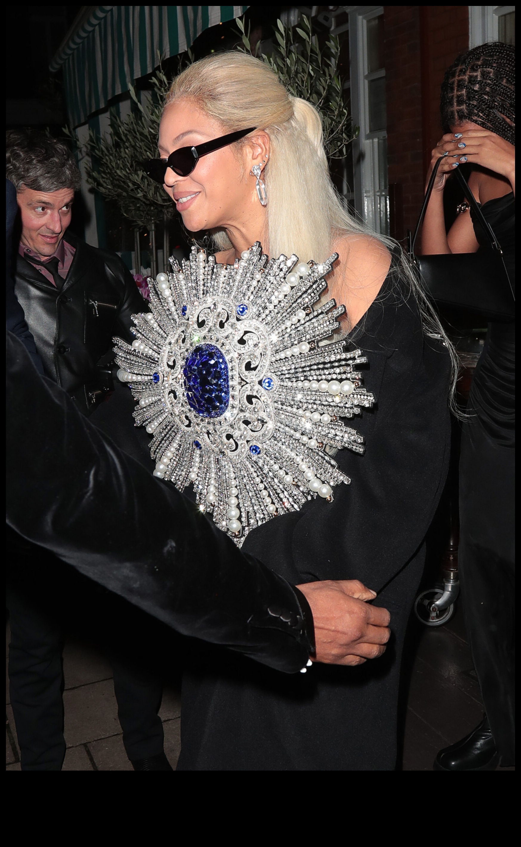 עושר ללא מאמץ: אמץ יוקרה באופנה שלך